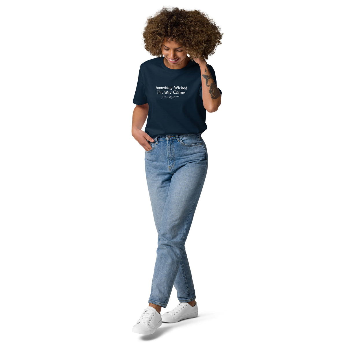 Shakespeare merchandise T-shirt Macbeth 'Something Wicked This Way Comes', navy model