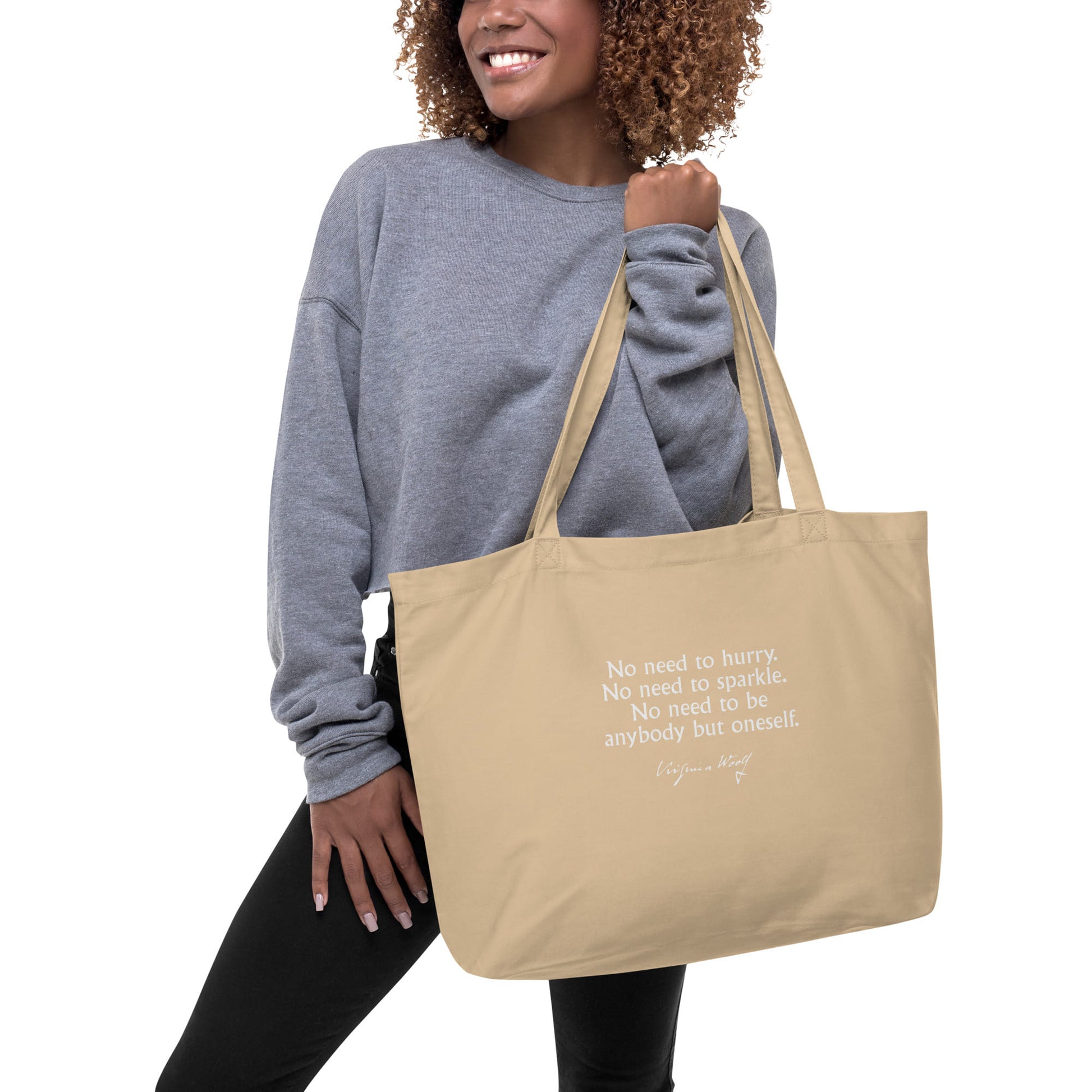 Virginia Woolf quote shopper bag 'No need to hurry. No need to sparkle.', beige model